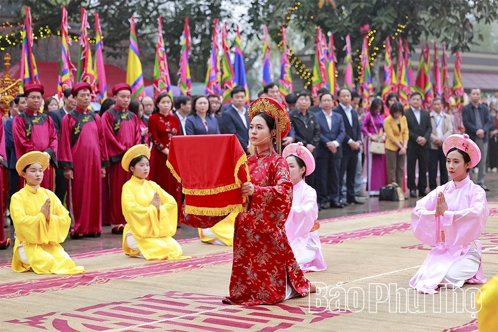 Vẻ đẹp “trong veo”, thuần khiết nơi đất Mẫu