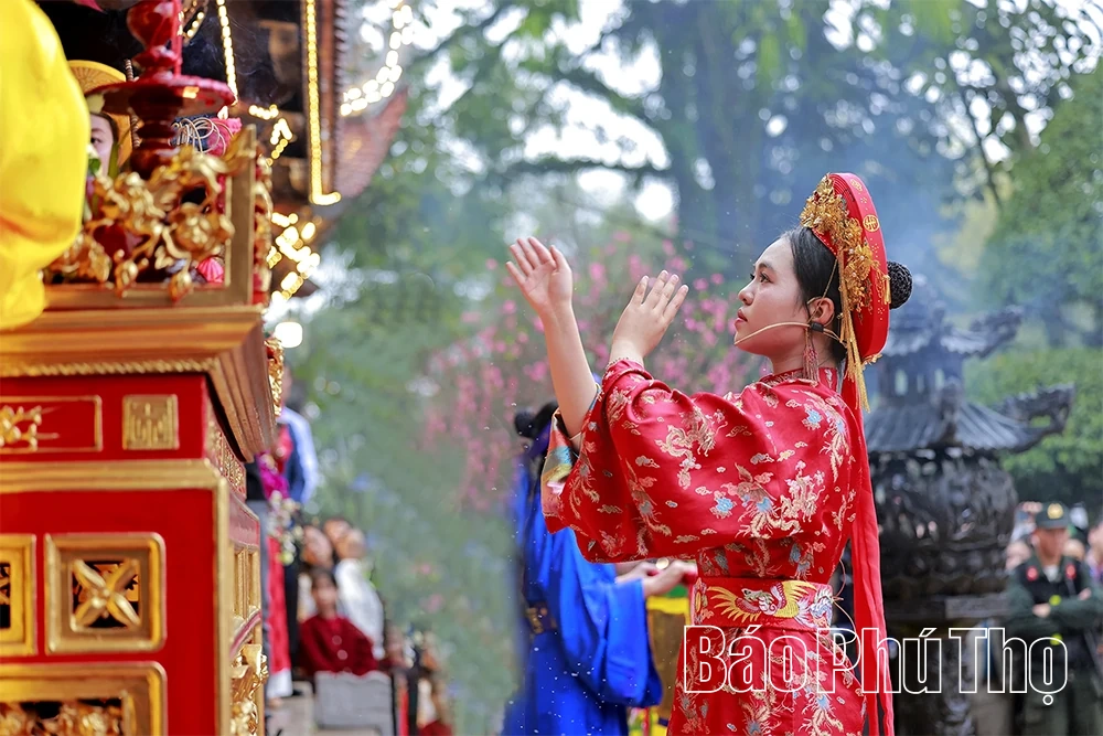 Vẻ đẹp “trong veo”, thuần khiết nơi đất Mẫu