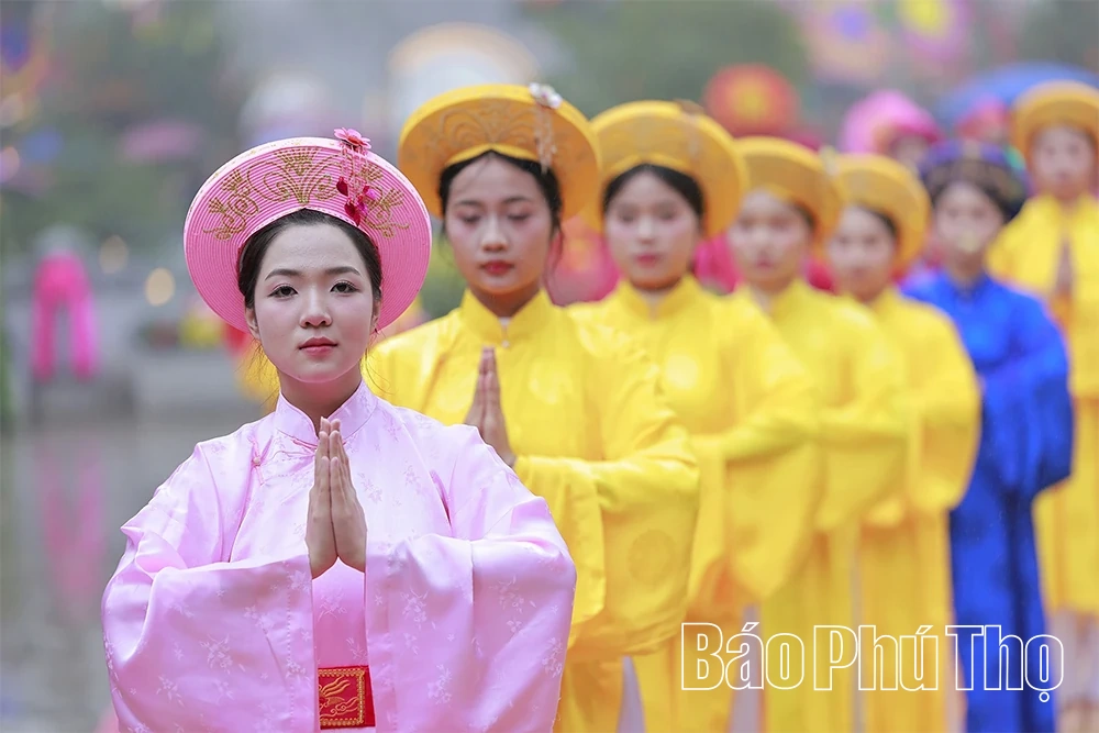 Vẻ đẹp “trong veo”, thuần khiết nơi đất Mẫu