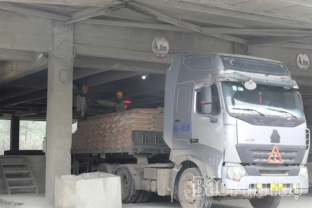 Công ty Cổ phần Xi măng Vicem Sông Thao ra quân đầu Xuân