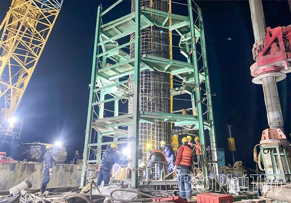 Đầu năm mới trên công trường dự án đường cao tốc Hòa Bình - Mộc Châu