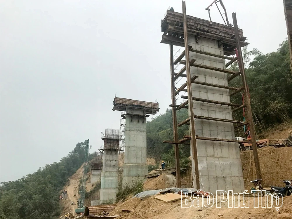 Đầu năm mới trên công trường dự án đường cao tốc Hòa Bình - Mộc Châu