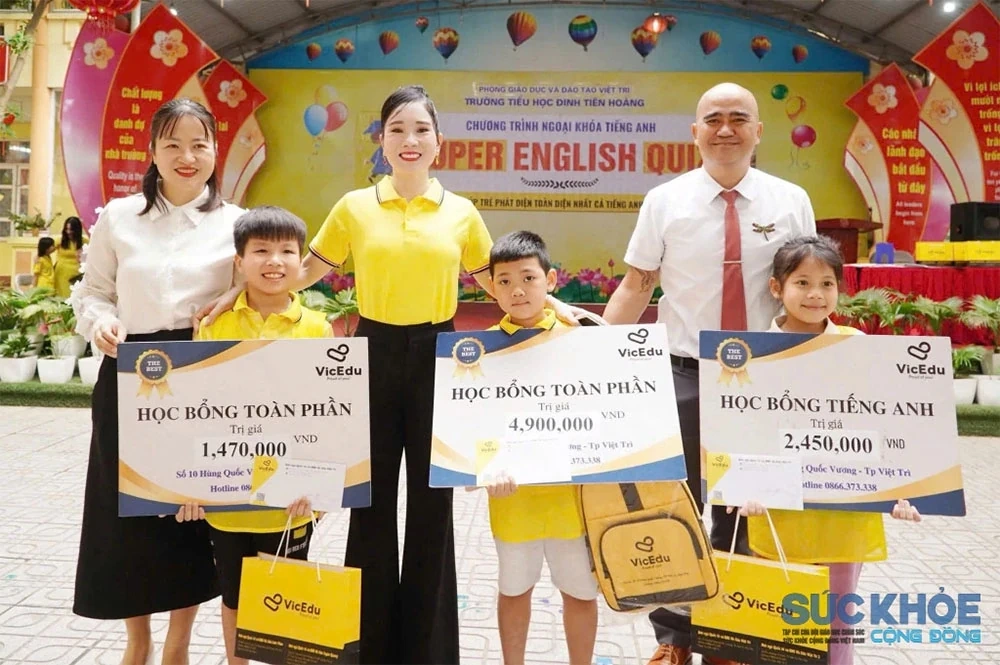 Trường Tiểu học Đinh Tiên Hoàng được tặng thưởng Huân chương Lao động hạng Nhất