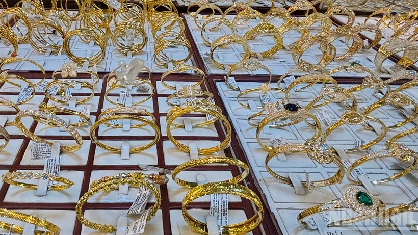 Giá vàng ngày 25/2: Vàng miếng, vàng nhẫn trong nước vượt 185 triệu đồng/lượng sát ngày Vía Thần tài