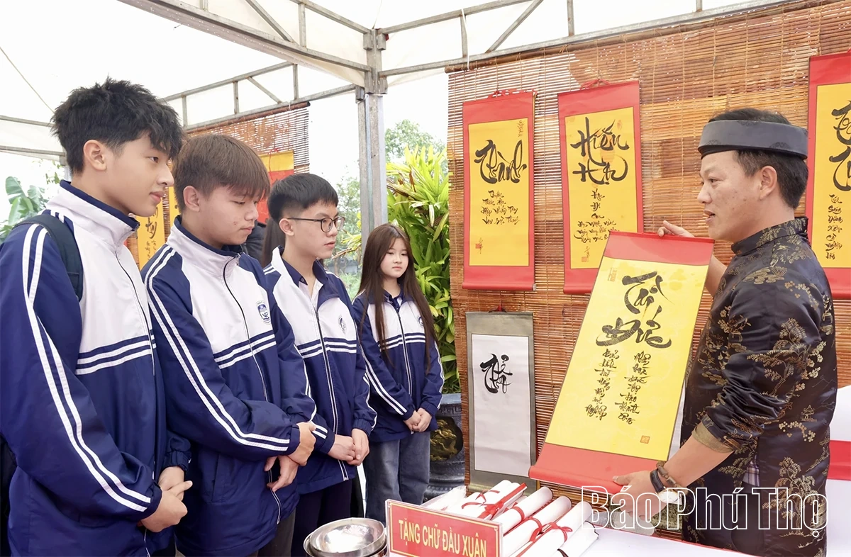 Dâng hương tri ân các bậc tiên thánh, tiên hiền, danh nhân khoa bảng