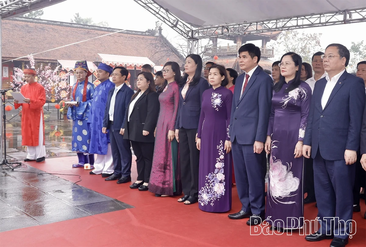 Dâng hương tri ân các bậc tiên thánh, tiên hiền, danh nhân khoa bảng