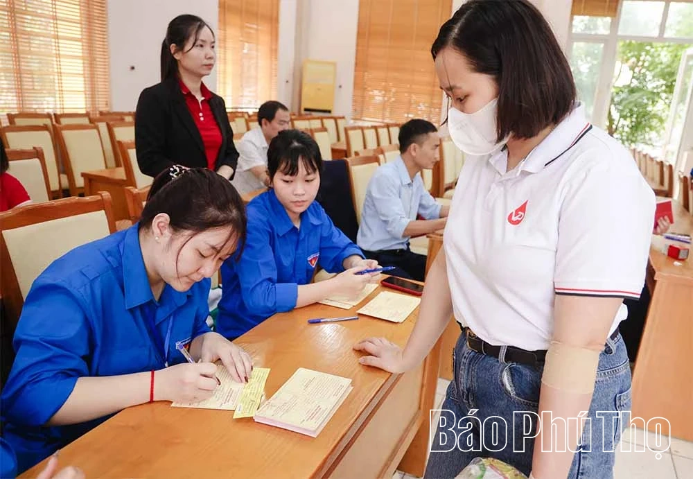 Tưng bừng ngày hội hiến máu ngành Giáo dục - Đào tạo Phú Thọ