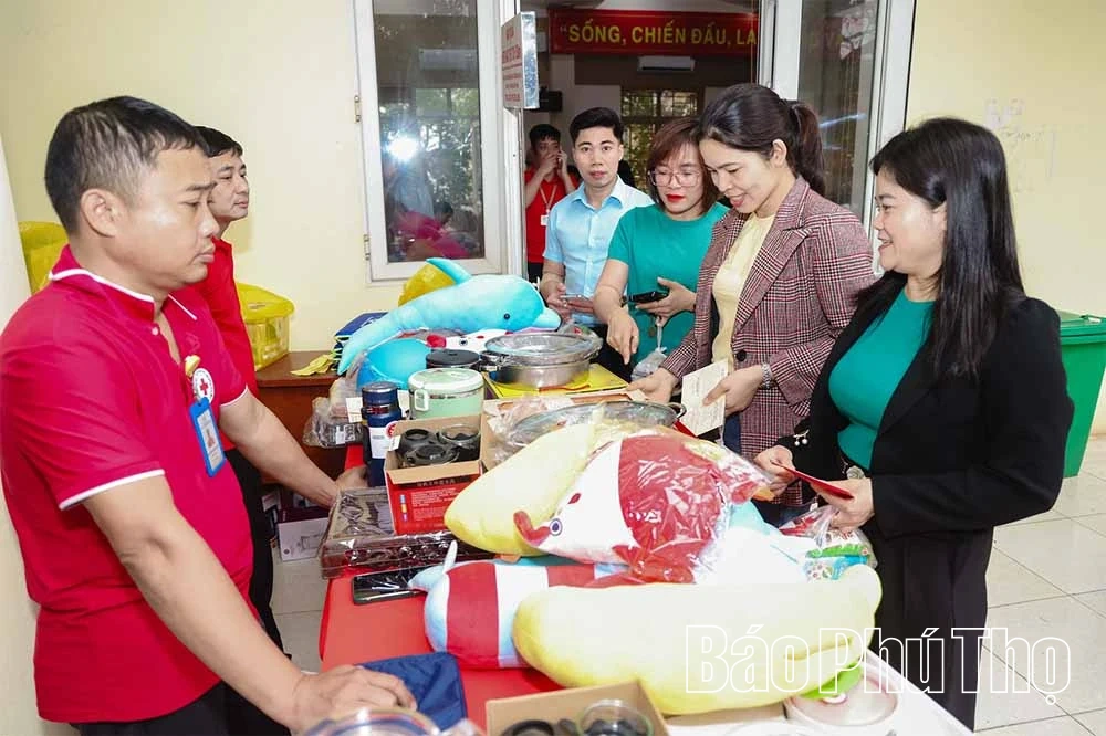 Tưng bừng ngày hội hiến máu ngành Giáo dục - Đào tạo Phú Thọ