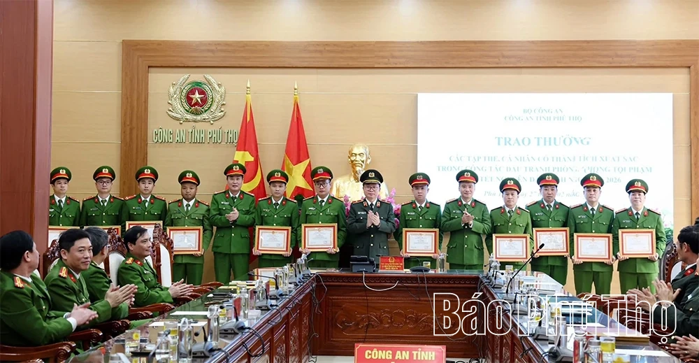 Khen thưởng đột xuất lực lượng phá án trong 48 giờ