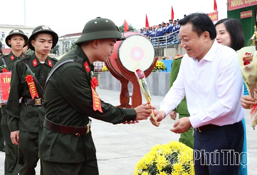Tưng bừng Ngày hội tòng quân trên quê hương Đất Tổ