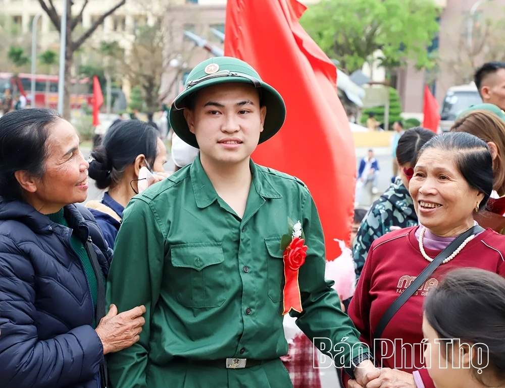 Tưng bừng Ngày hội tòng quân trên quê hương Đất Tổ
