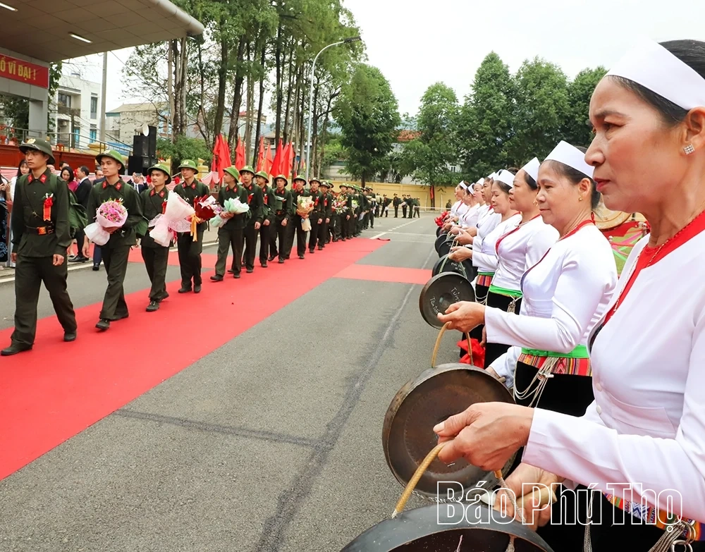 Tưng bừng Ngày hội tòng quân trên quê hương Đất Tổ