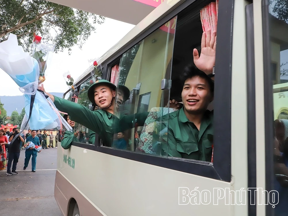 Tưng bừng Ngày hội tòng quân trên quê hương Đất Tổ