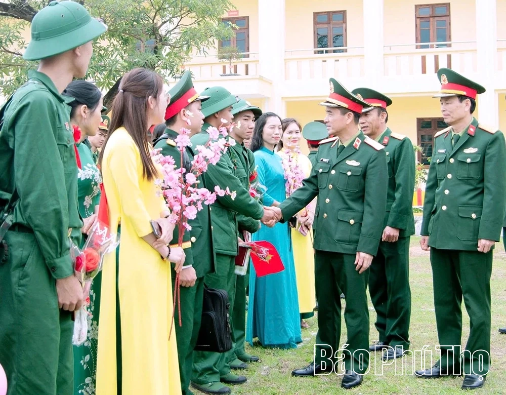 Tưng bừng Ngày hội tòng quân trên quê hương Đất Tổ