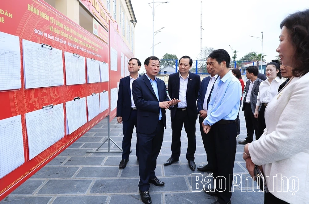 Phó Bí thư Thường trực Tỉnh ủy Bùi Văn Quang kiểm tra công tác chuẩn bị bầu cử tại xã Cẩm Khê