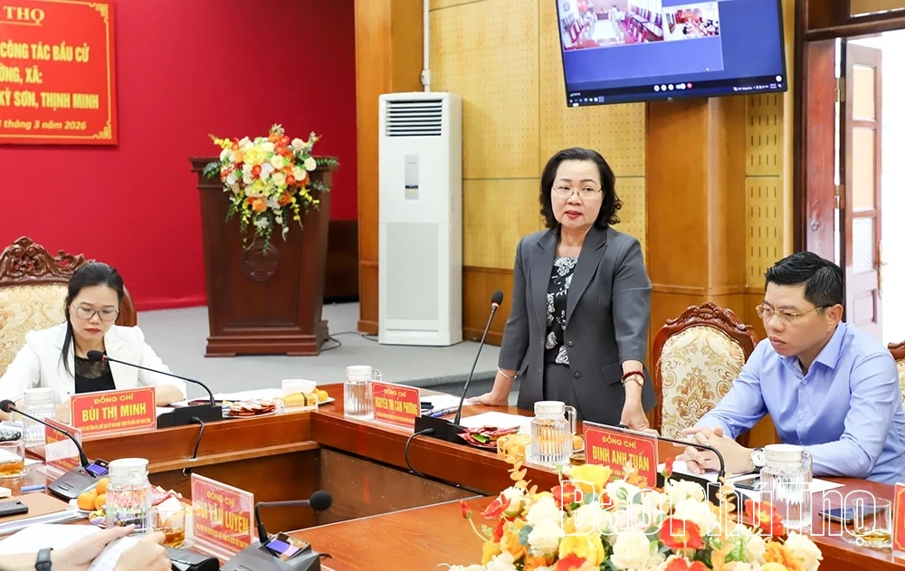 Chủ tịch Ủy ban MTTQ tỉnh Bùi Thị Minh khảo sát, nắm tình hình công tác bầu cử tại Đơn vị bầu cử số 15