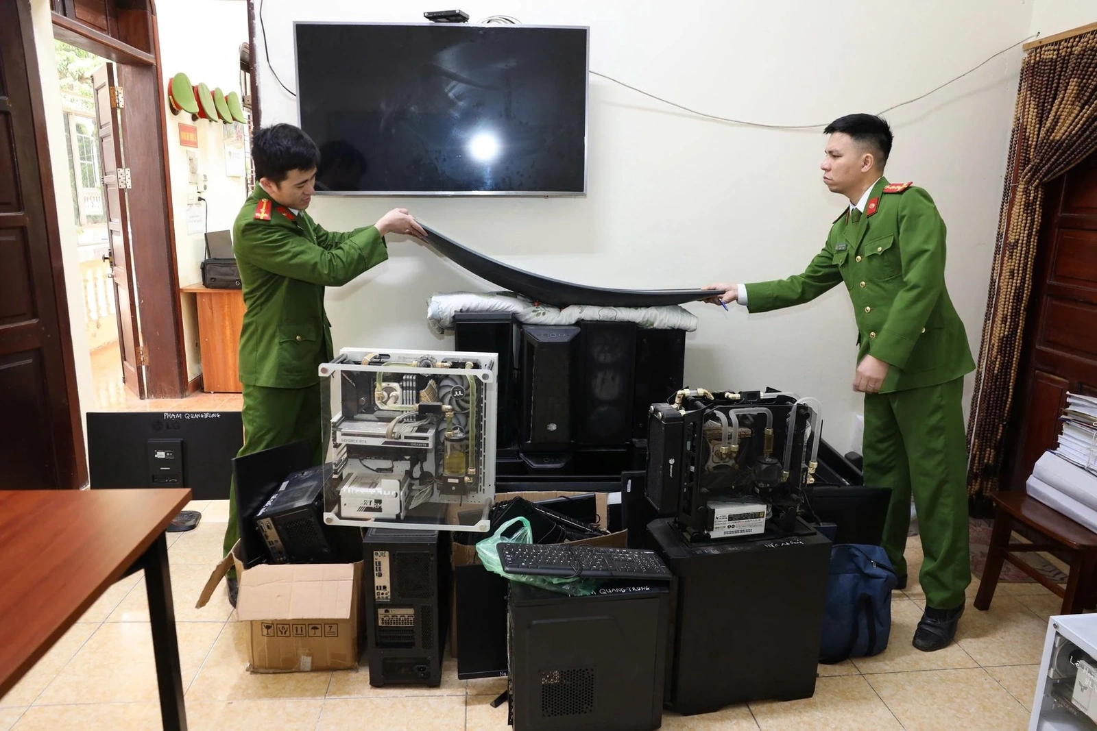 Thông tin mới nhất về vụ “Xôi Lạc TV”: Khám xét khẩn cấp, khởi tố 38 đối tượng