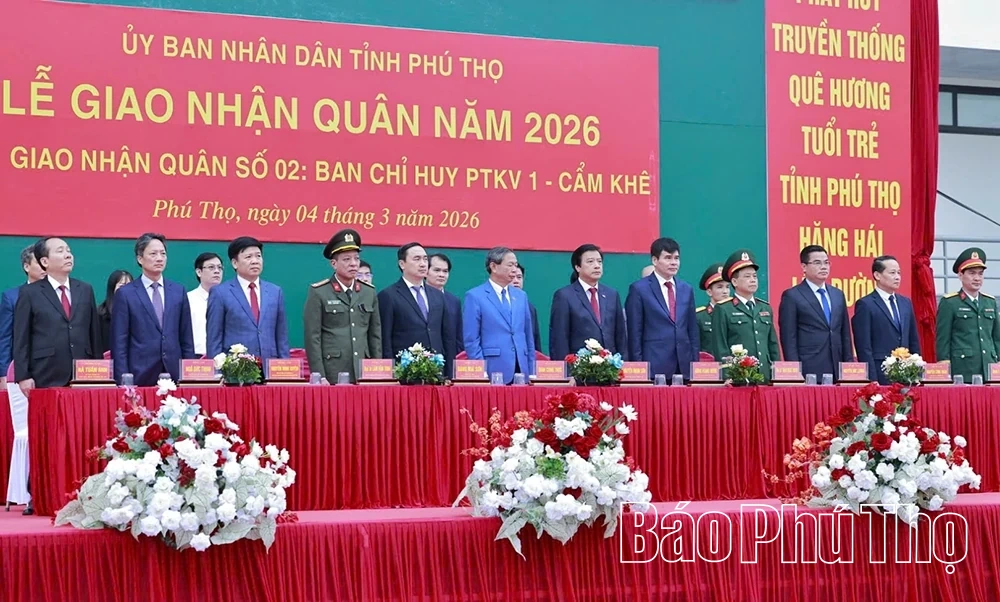 Phó Bí thư Tỉnh ủy Nguyễn Mạnh Sơn dự lễ giao nhận quân tại phường Phú Thọ