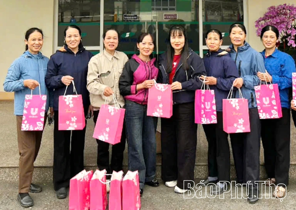 Nhiều hoạt động chăm lo cho lao động nữ