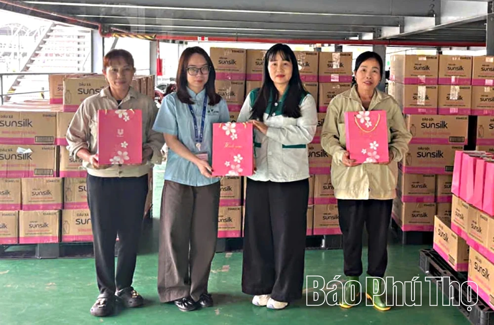 Nhiều hoạt động chăm lo cho lao động nữ