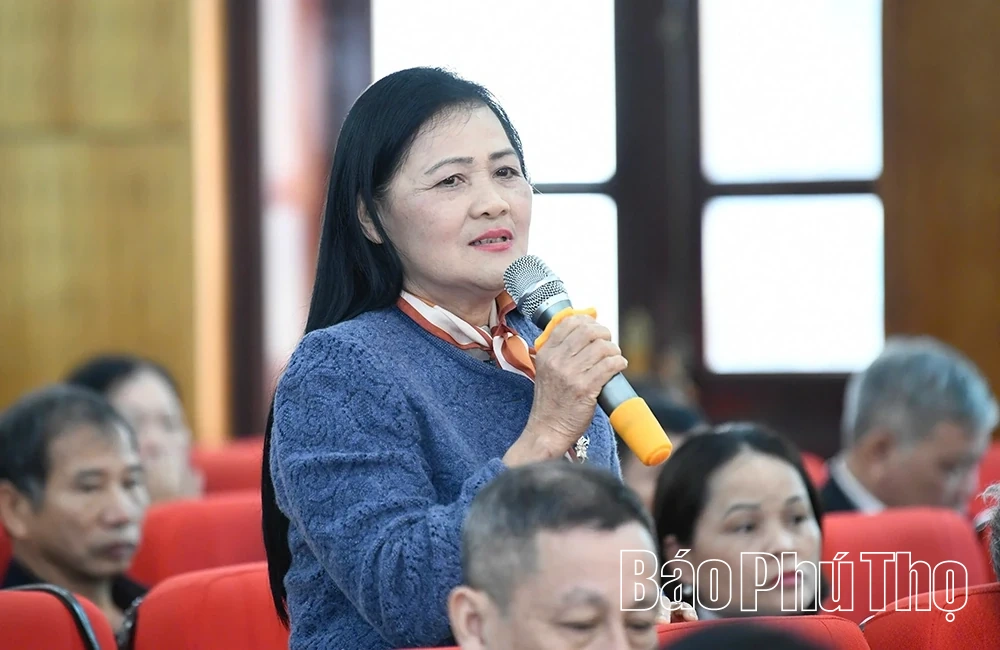 Chủ tịch Ủy ban Trung ương MTTQ Việt Nam Bùi Thị Minh Hoài tiếp xúc cử tri tại Đơn vị bầu cử số 5