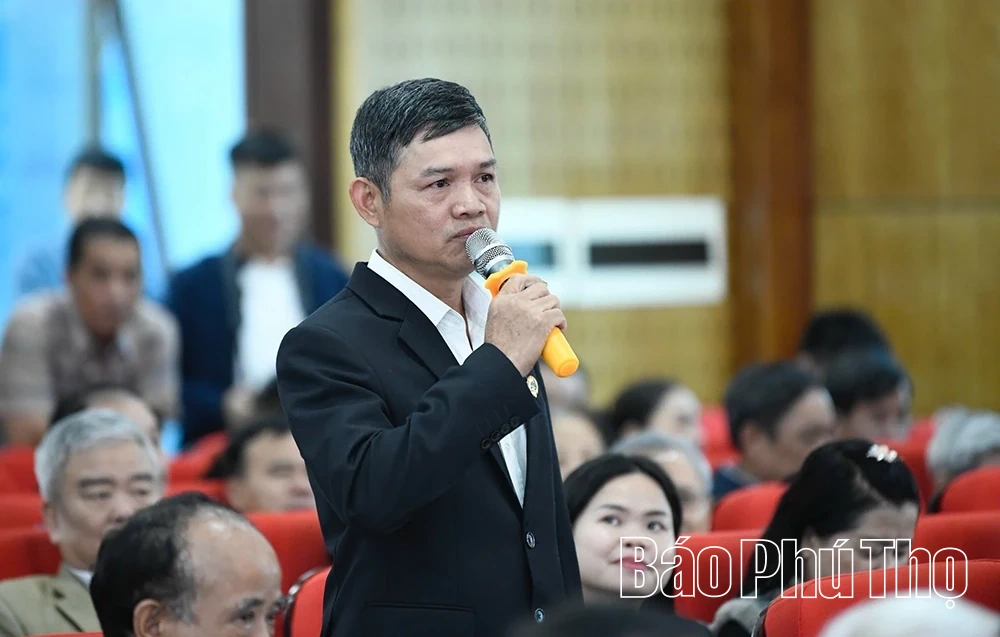 Chủ tịch Ủy ban Trung ương MTTQ Việt Nam Bùi Thị Minh Hoài tiếp xúc cử tri tại Đơn vị bầu cử số 5