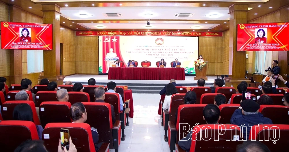 Chủ tịch Ủy ban Trung ương MTTQ Việt Nam Bùi Thị Minh Hoài tiếp xúc cử tri tại Đơn vị bầu cử số 5