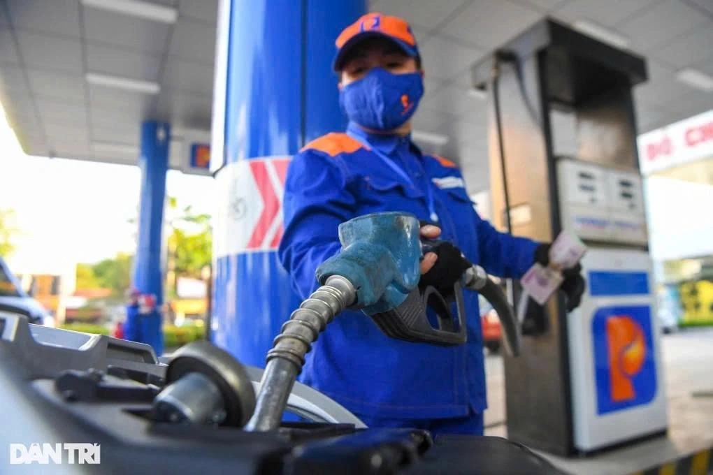 Giá xăng dầu tăng từ 7% sẽ được điều chỉnh ngay, không chờ kỳ điều hành