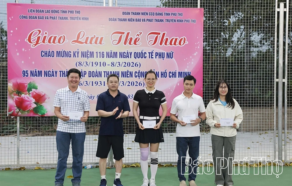 Giao lưu thể thao chào mừng kỷ niệm Ngày Quốc tế Phụ nữ 8/3 và Ngày thành lập Đoàn 26/3