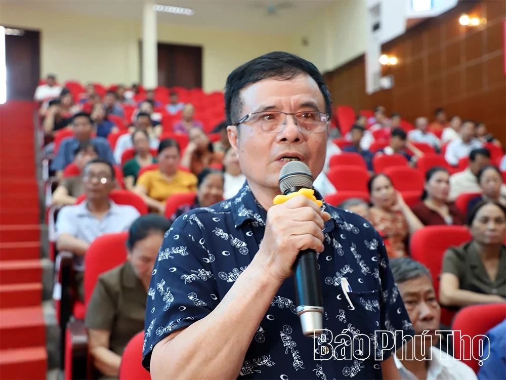 Các ứng cử viên đại biểu Quốc hội tiếp xúc, vận động cử tri các xã Yên Thủy, Yên Trị, Lạc Lương