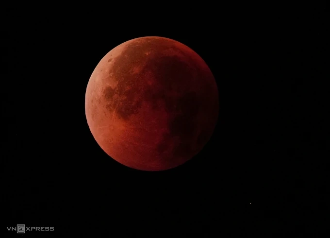 Tối nay Việt Nam đón “trăng máu”