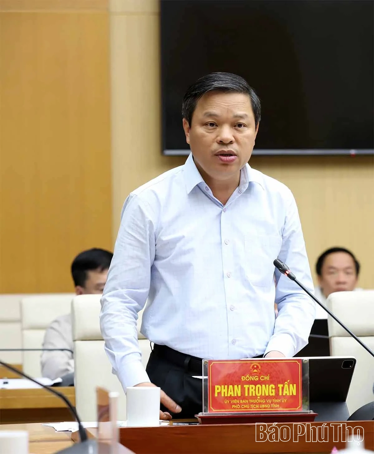 Chủ tịch UBND tỉnh Trần Duy Đông cho ý kiến vào một số nội dung quan trọng