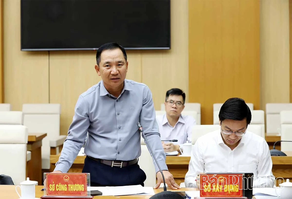 Chủ tịch UBND tỉnh Trần Duy Đông cho ý kiến vào một số nội dung quan trọng