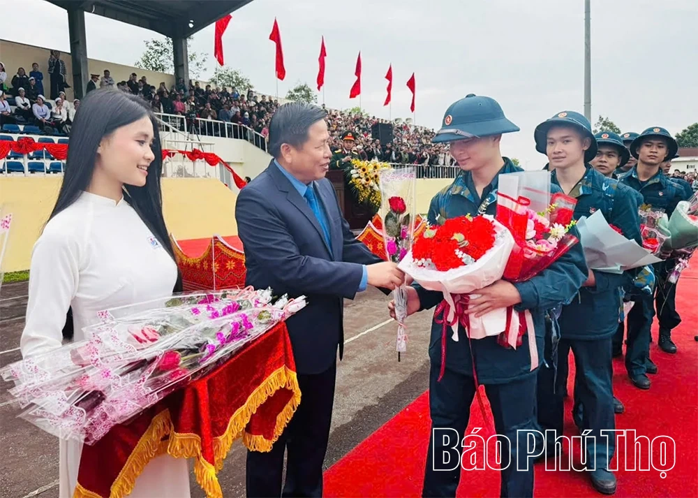 Tưng bừng Ngày hội tòng quân trên quê hương Đất Tổ