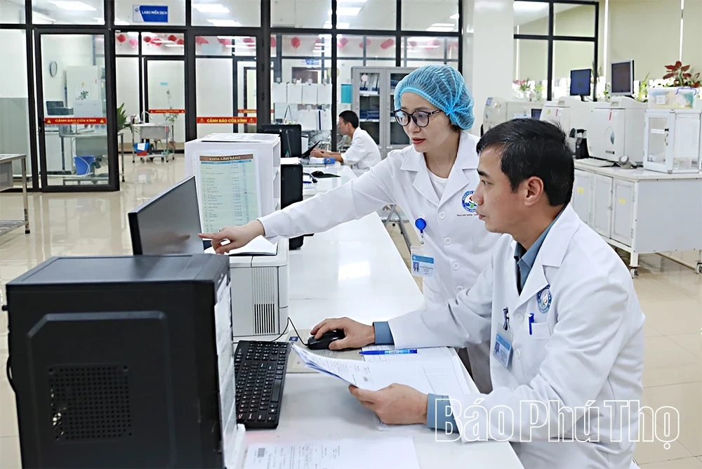 Những “bông hoa trắng” tận tụy vì sức khoẻ Nhân dân