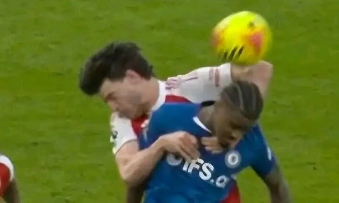 5 vấn đề nổi cộm của Ngoại hạng Anh