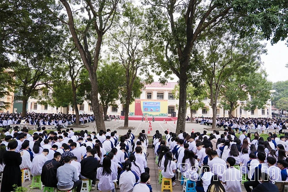 Tuyên truyền pháp luật về an toàn giao thông cho học sinh