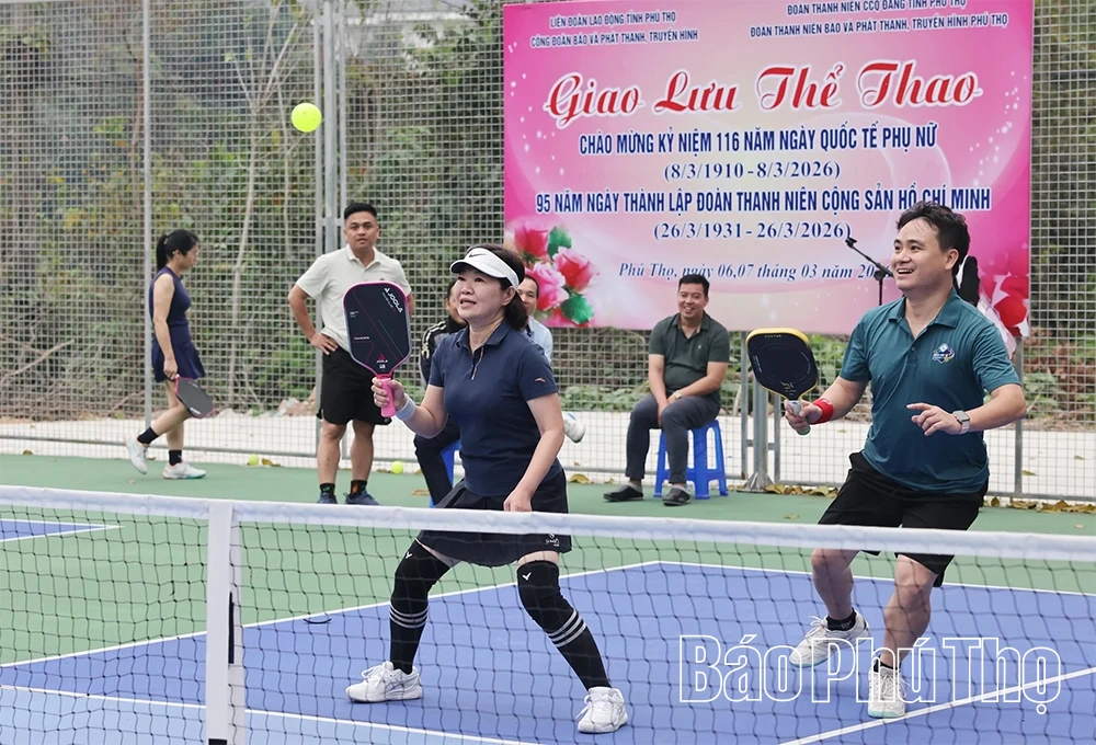 Giao lưu thể thao chào mừng kỷ niệm Ngày Quốc tế Phụ nữ 8/3 và Ngày thành lập Đoàn 26/3