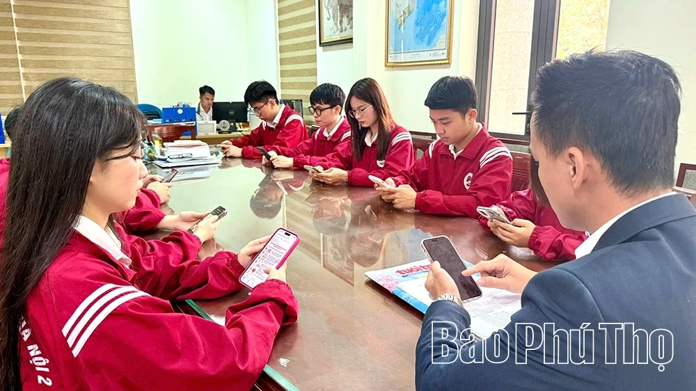 Sinh viên háo hức trước ngày hội non sông