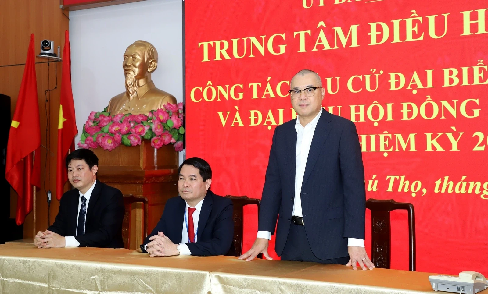Provincial Party Secretary Pham Dai Dương Visits and Encourages Election Staff in Viet Tri Ward and Provincial Election Operations and Information Center