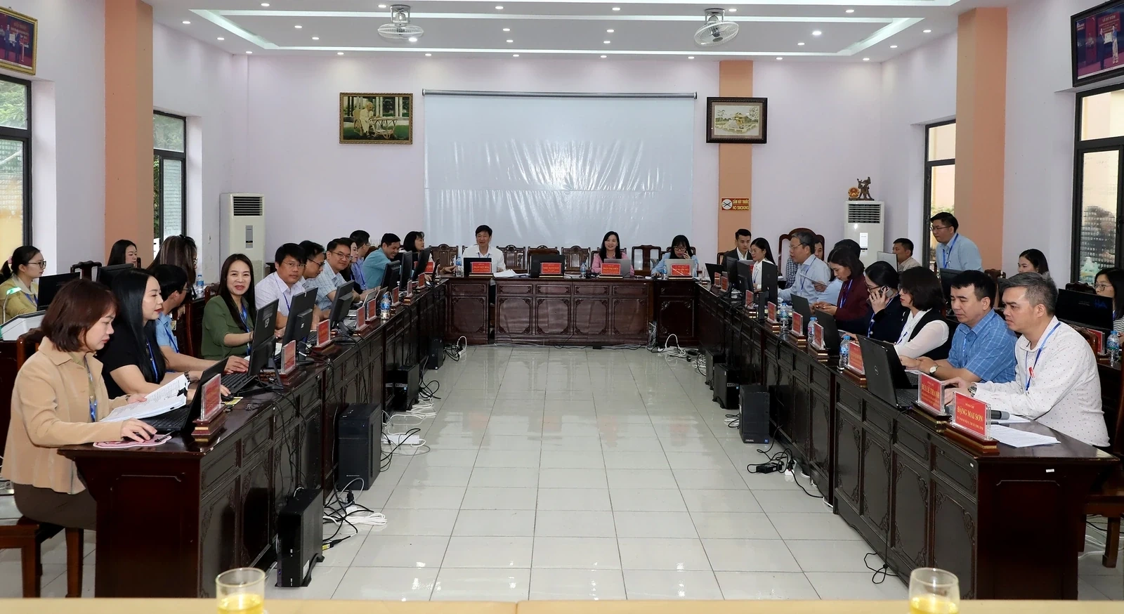 Provincial Party Secretary Pham Dai Dương Visits and Encourages Election Staff in Viet Tri Ward and Provincial Election Operations and Information Center