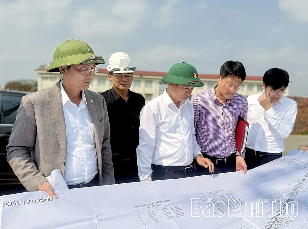 Vice Chairman of Provincial People’s Committee Inspects Progress of Parallel Road Project to Hanoi - Lao Cai Railway