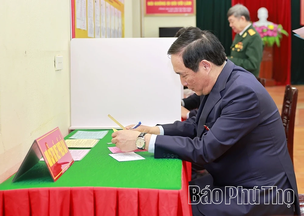 Lãnh đạo tỉnh dự lễ khai mạc và bỏ phiếu bầu cử đại biểu Quốc hội và đại biểu HĐND các cấp