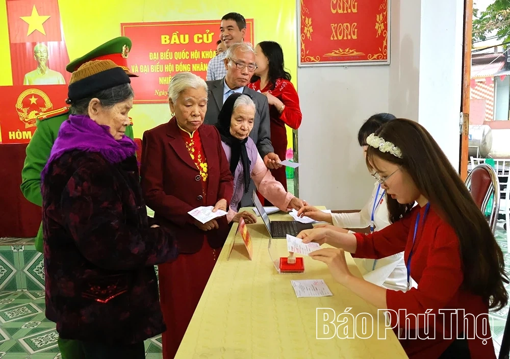 Lãnh đạo tỉnh dự lễ khai mạc và bỏ phiếu bầu cử đại biểu Quốc hội và đại biểu HĐND các cấp