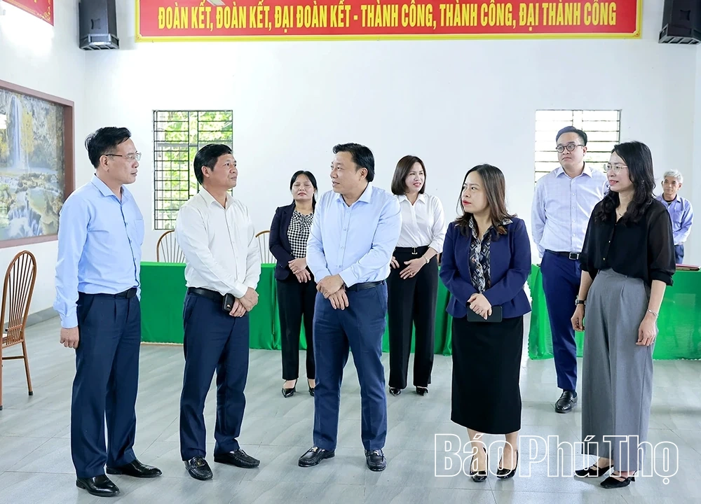 Phó Chủ tịch UBND tỉnh Nguyễn Huy Ngọc kiểm tra công tác bầu cử tại Đơn vị bầu cử số 1