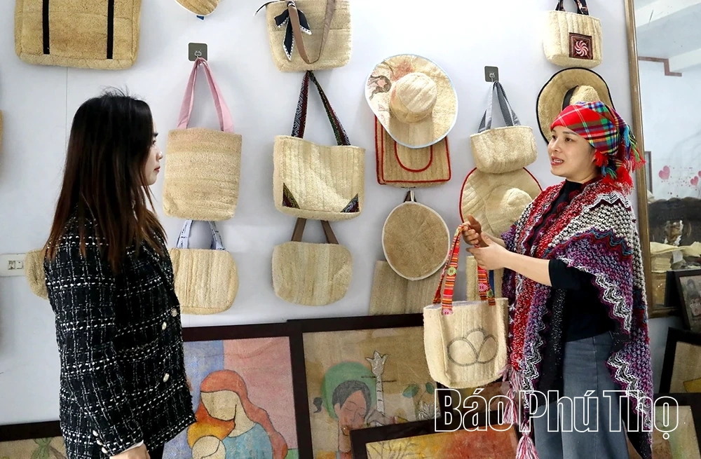 Cô gái Mường “thổi hồn” vào xơ mướp vùng cao