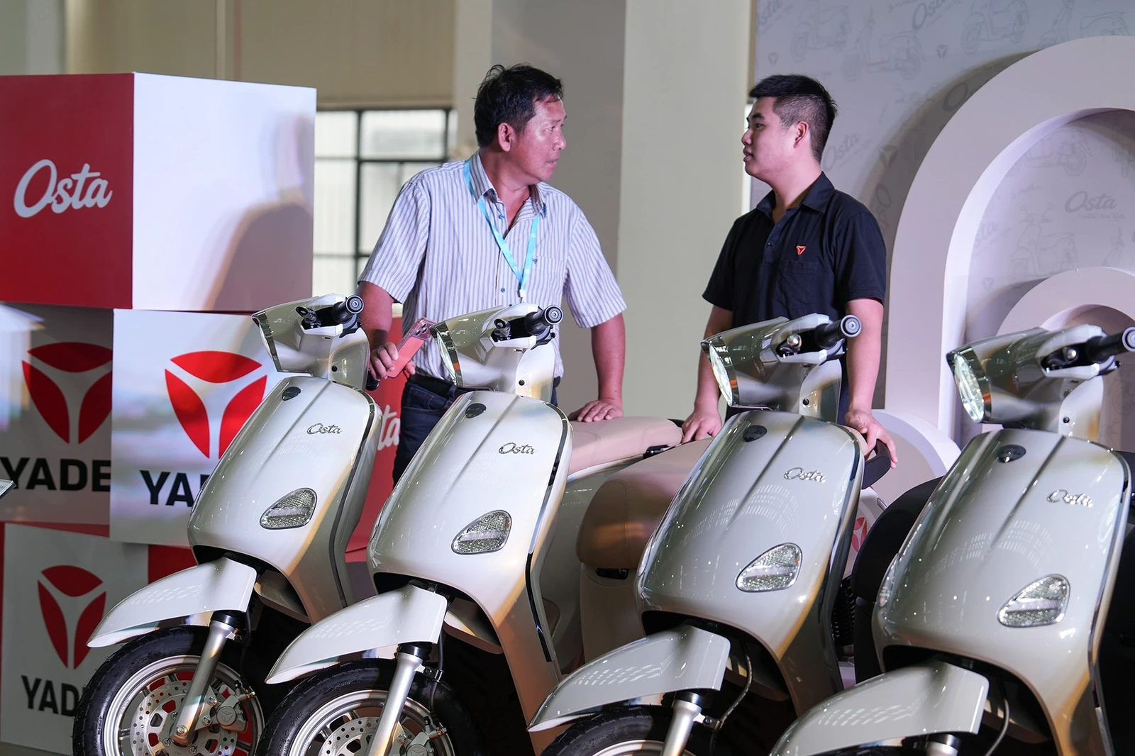 Xe máy điện trở nên hấp dẫn hơn khi giá xăng tăng