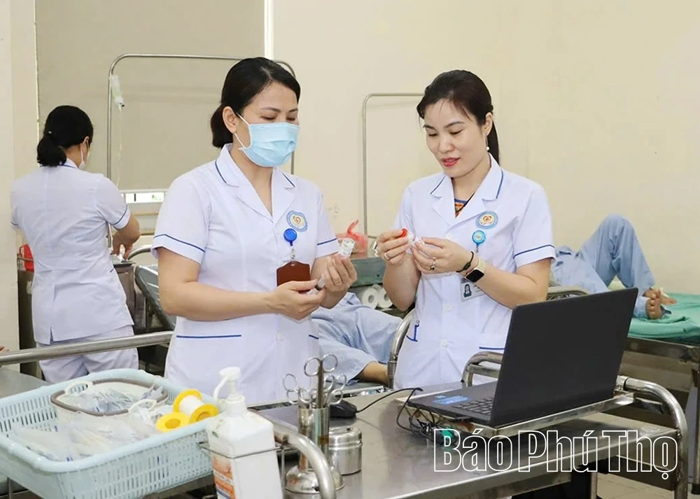 Những “bông hoa trắng” tận tụy vì sức khoẻ Nhân dân