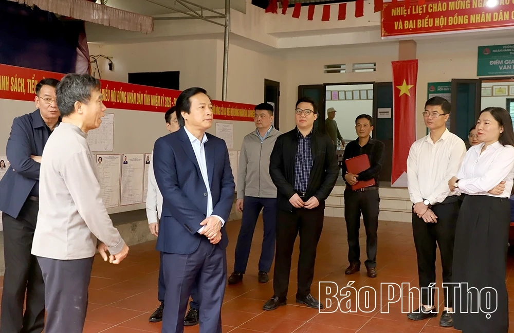 Phó Bí thư Tỉnh ủy Nguyễn Mạnh Sơn kiểm tra công tác chuẩn bị bầu cử tại xã Thanh Ba và phường Phú Thọ