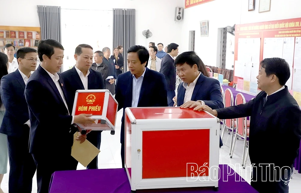 Phó Bí thư Tỉnh ủy Nguyễn Mạnh Sơn kiểm tra công tác chuẩn bị bầu cử tại xã Thanh Ba và phường Phú Thọ